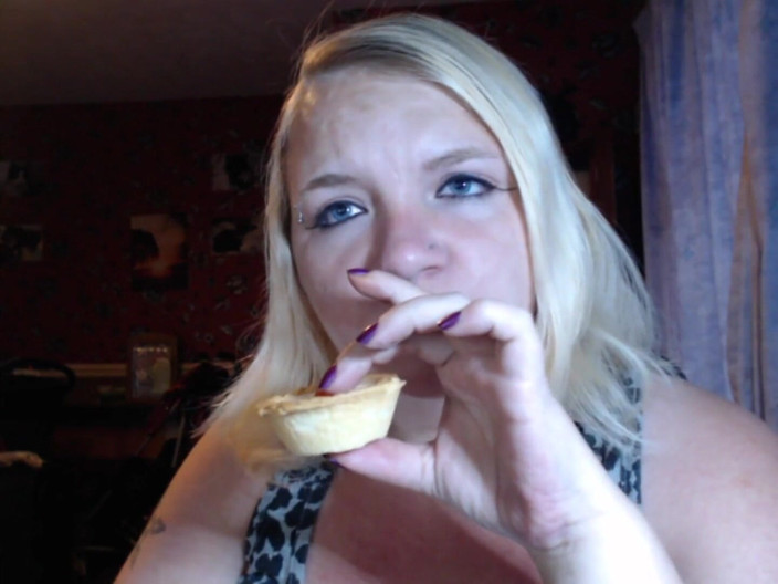 Akosti Rain: Cake time with Akosti