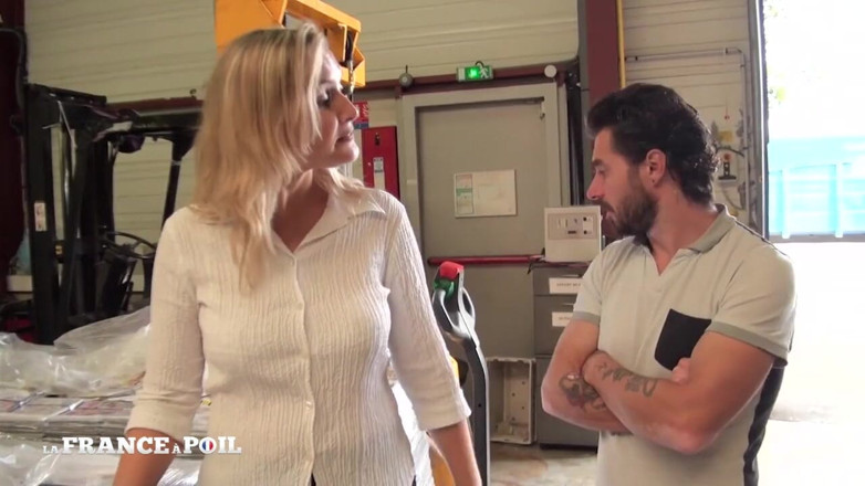 Girls Bang: Un capo ninfomane sexy sbatte un richiedente proprio nel mezzo...