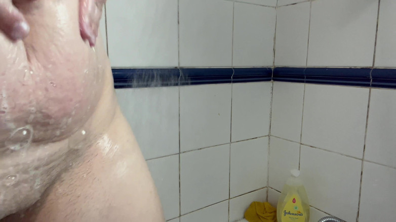 EeveeXo: Gordinha milf depila buceta