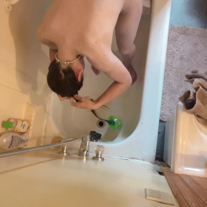 sweethanajapanese: Clean Hair Before Shower