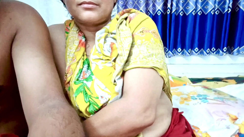 Sabina244: Desi Stepmom Fucking with blowjob's bangaliboy working on the floor
