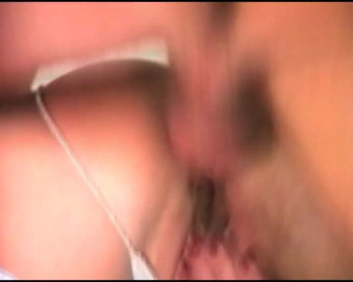 Deutscher hardcore: 这个来自德国的优雅女士被鸡巴深深地插菊花