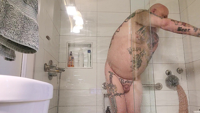 City hog: Rover thích tắm vòi hoa sen mới