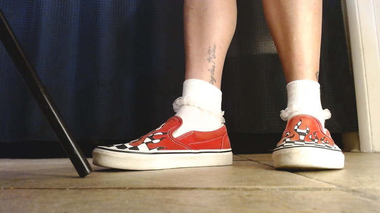 Abby Anna: Calzini bianchi forruosi vans flame sneakers giocano con le scarpe