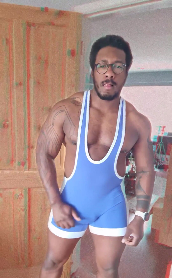 Amadeus: I Think I Like Blue Now, Makes Bulge Look Big