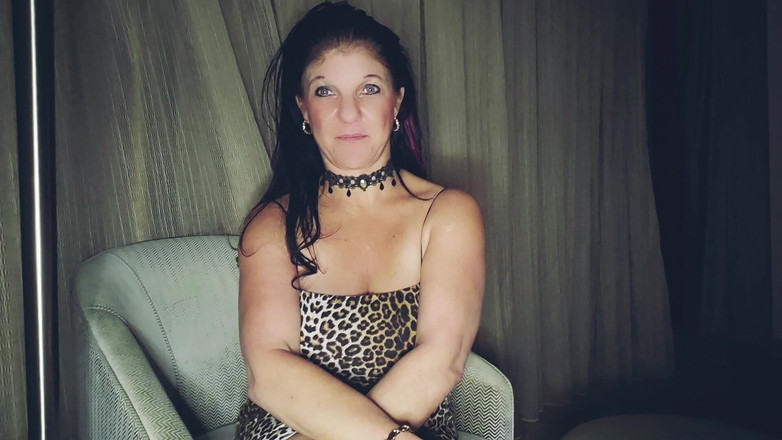 Coralyn Jewels Gems: Slutty Awaits