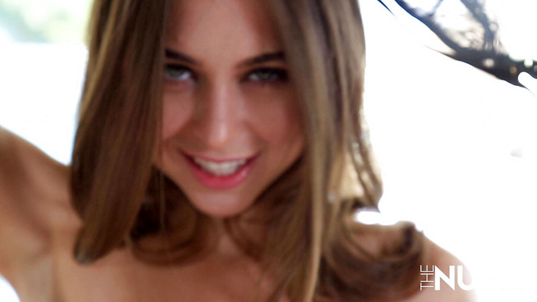 The Nudie: Riley Reid muốn bú cu của bạn