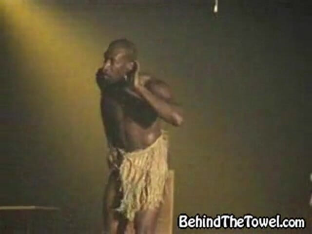 Behind The Towel: Stomende stripshow laat het publiek smeken om meer