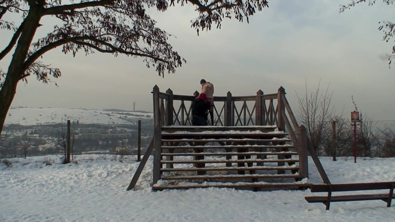 MILF stars: Gostosa fodendo e chupando na neve