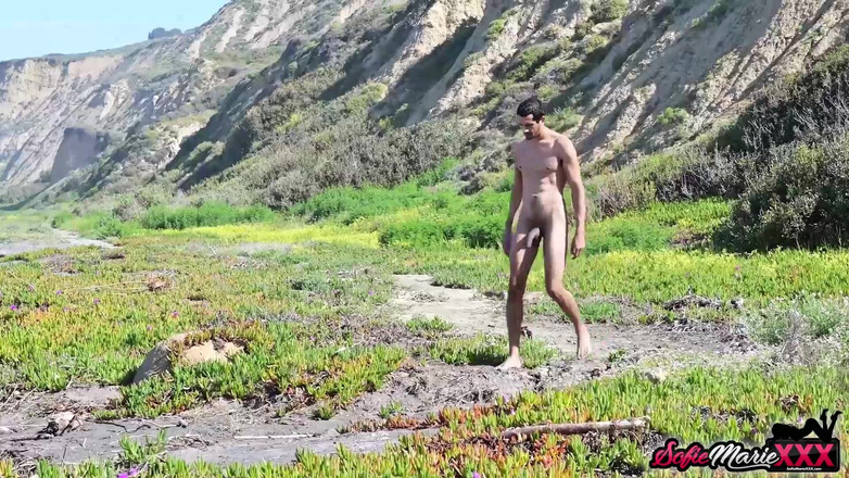 Sofie Marie: स्टनिंग प्रौढ़ कमीनी Sofie Marie की पब्लिक समुद्र तट पर जोरदार चुदाई