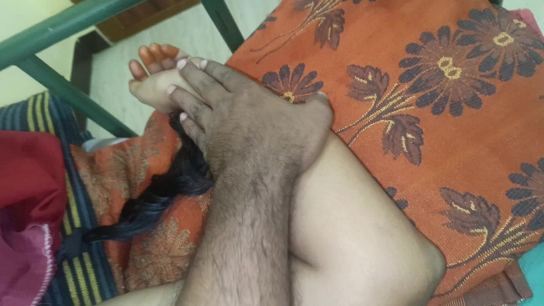 Magilmathi: Ev hanımı ateşli romantizmin tadını çıkarıyor