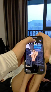 The Graphic Model's Sexy Blowjob Technique Allows the Photographer to Enjoy It to the Utmost