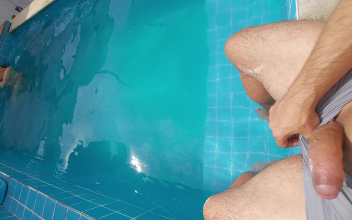 Jennyferpimenta: Pozval jsem svou nevlastní sestřeni do bazénu doma, byla překvapena...