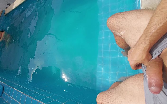 Jennyferpimenta: Jag bjöd in min styvkusin till poolen hemma, hon blev...