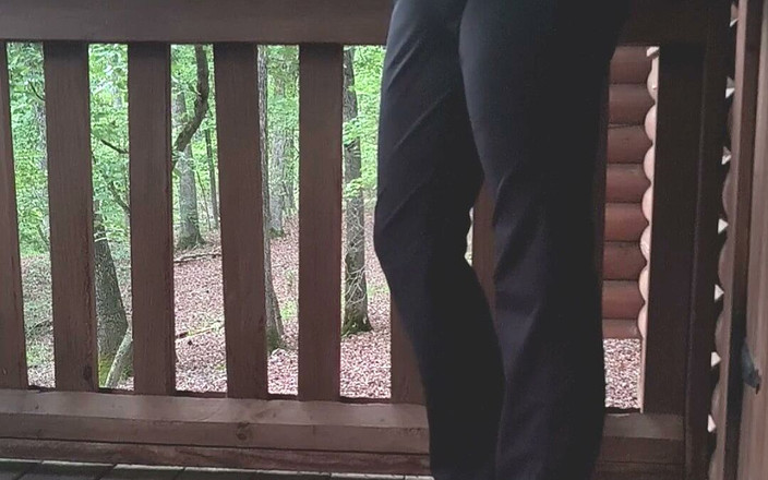 Red Queen: 자연의 소리에 숲에서 자신을 만지는