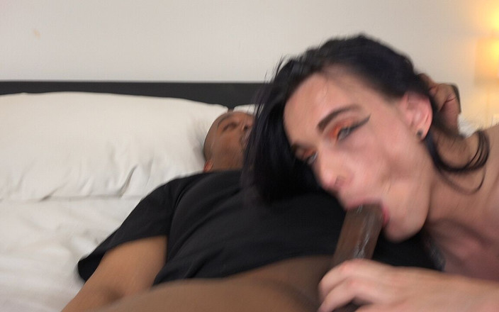 AngelWoodlawnXO: Ela está com fome de pau