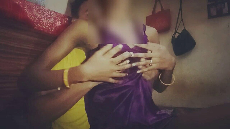 Truefuker: Bhabhi desi mencium babunya dan menghisap batangnya