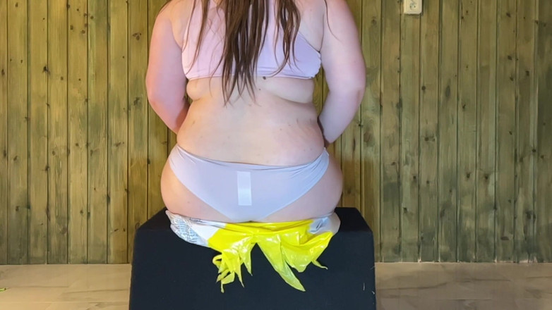 BeachBallsDuo: समुद्र तट की 10 बड़ी गेंदों को हमारी 100kgs के नीचे कुचल दिया गया!