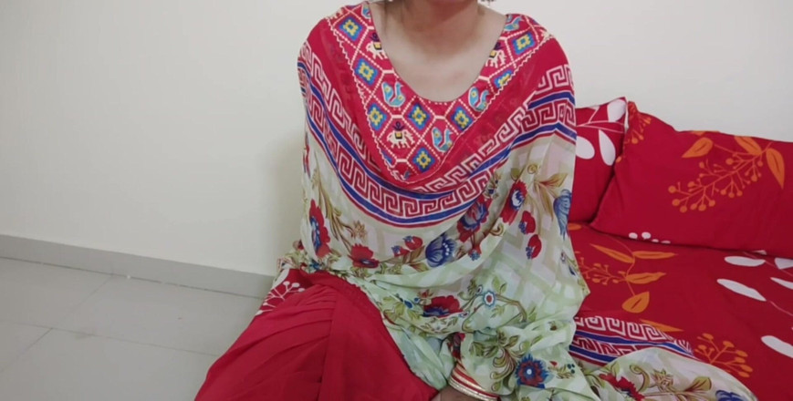 Saarabhabhi6: Una nuova figa scopata in casa quando non c'era nessuno...