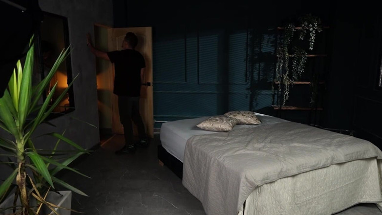 Issane: Za scénou! Velká latinskoamerická žena šukána masérem, on ji uvolňoval rukama a...