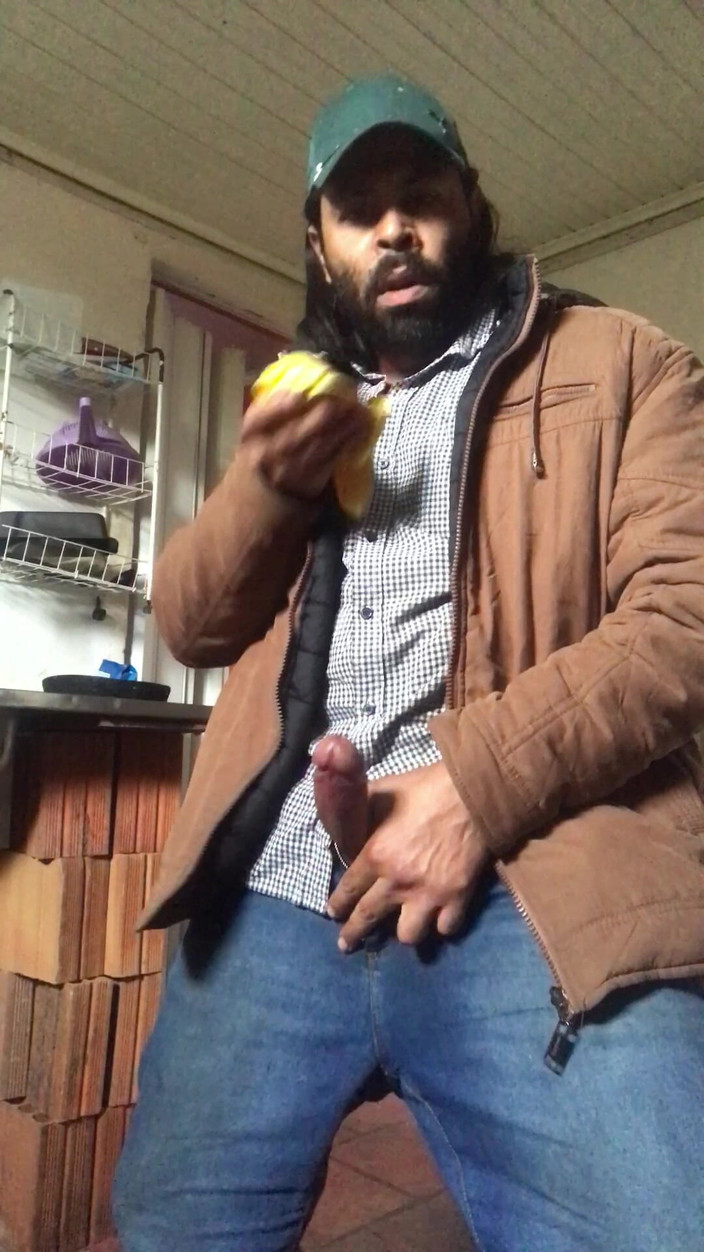 i7Bernard: Нюхання використаних трусиків.