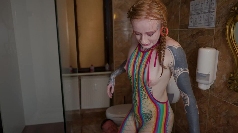 GGG John Thompson Studio: Ggg john thompson la ragazza tatuata pazza beve piscio e...