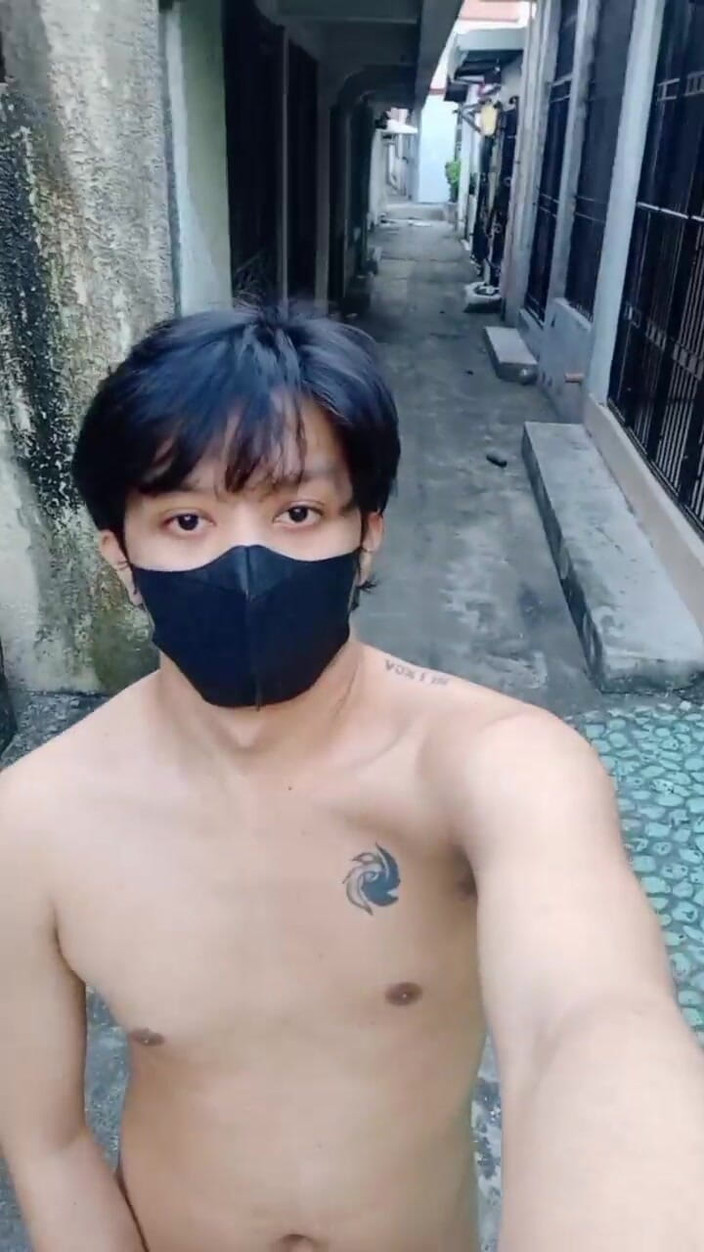 Rent A Gay Productions: Kraken - азиатский юный гей-паренек дрочит на Удорском кладбище