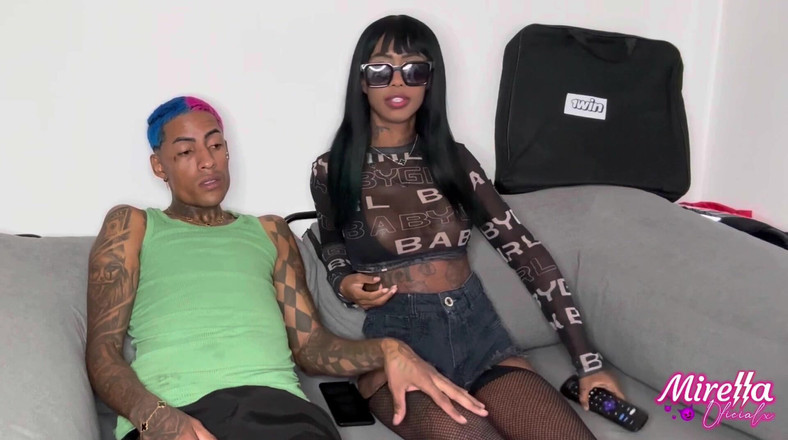 Mirellaoficialx: Teman saya tidak berubah setiap kali dia datang mengunjungi saya,...