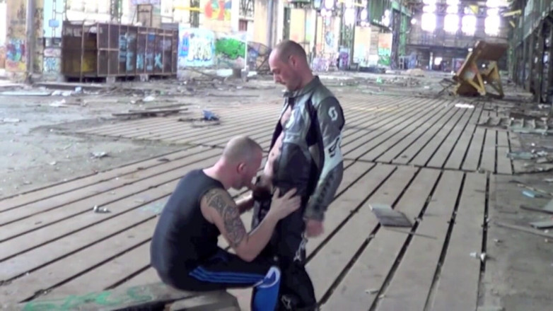 Crunch Boy: John Adams fucked outdoor by straight motorbiker outdoor