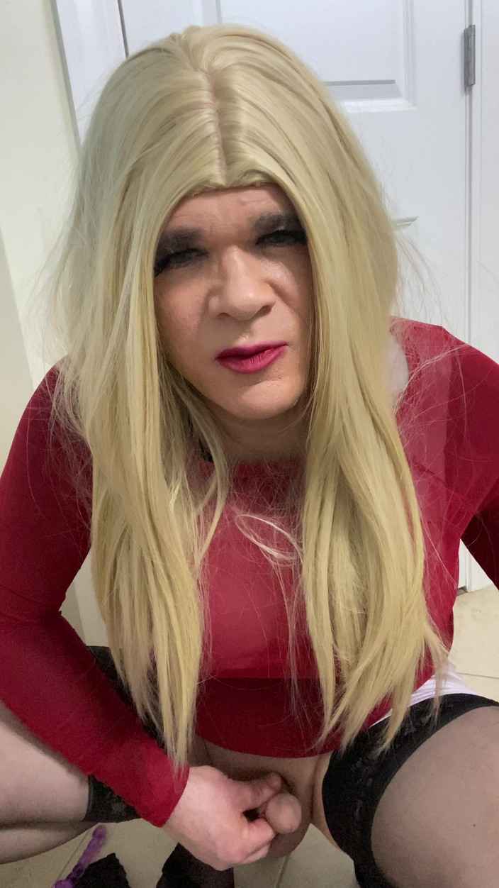 MadisonCD2025: Shemale Amatur berdiri dan menunjukkan bercakap kotor dan menunjuk-nunjukkan zakar...