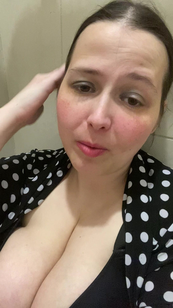 MissChrystalline: Публичная мастурбация на улице, пока я не двину ее внутрь