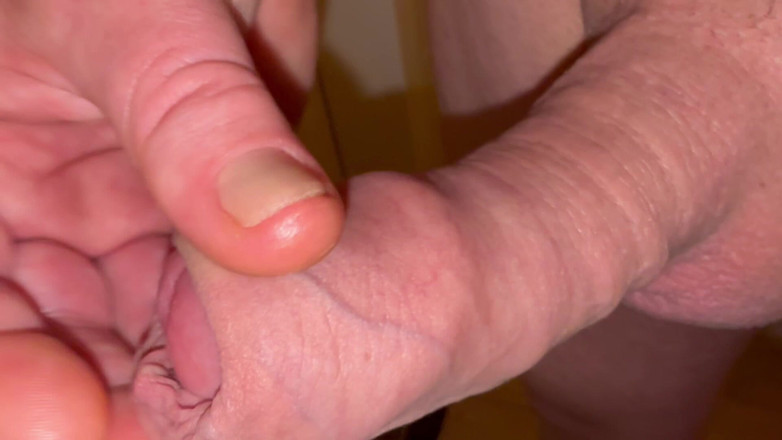 Foreskinguy: Úžasný dlouhý neobřezaný péro s obrovským pérem