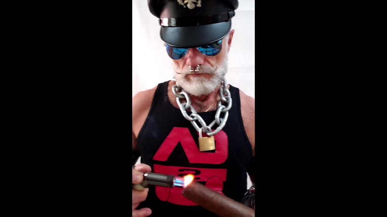 MusclesCigarsFFPig: Tatăl vitreg în piele de iluminat un inel mare