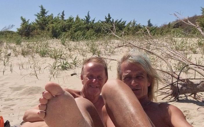 Gigi and David: Нудистське пляжне-шоу, секс-шоу gigindave, транссексуал подруга публічно зустрічається з мобільним 4k 20250519 p6