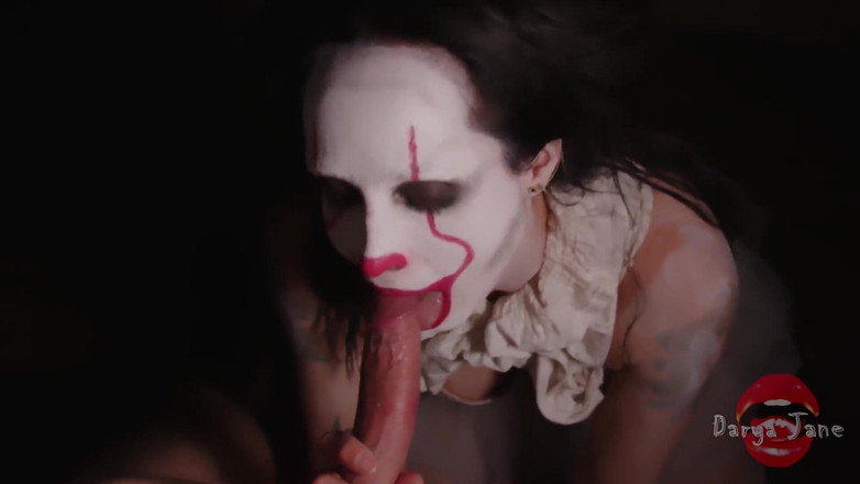 Darya Jane: Darya Jane - Pennywise zuigt en deepthroat met haar enge clownmond (het...