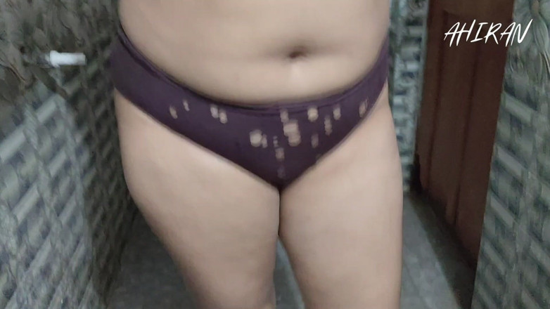Aahan Ahiran: Asian Indian Village Girl Forplay with Her Boyfriend in Bathroom....