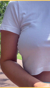 Perfekta Braless Bröst Offentligt