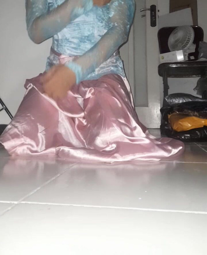 Naomisinka: Asiatic crossdresser Satin National Gown Plăcere cu spermă