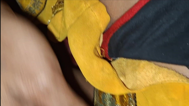 Madhya Sangeeta: Meine heiße freundin, meine heiße freundin, sagte "baby Choddo Mujhe" in...