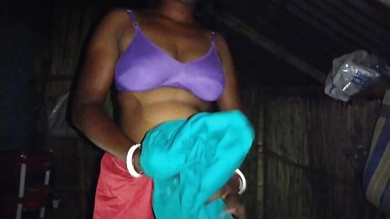 Pumi: 我的丈夫不在这里，所以我用手指做了