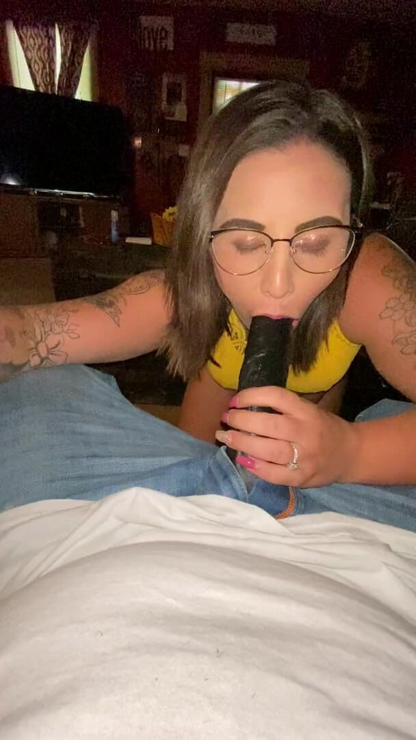 MzKiTTy91: Pawg milf wife sucking 10 inch bbc