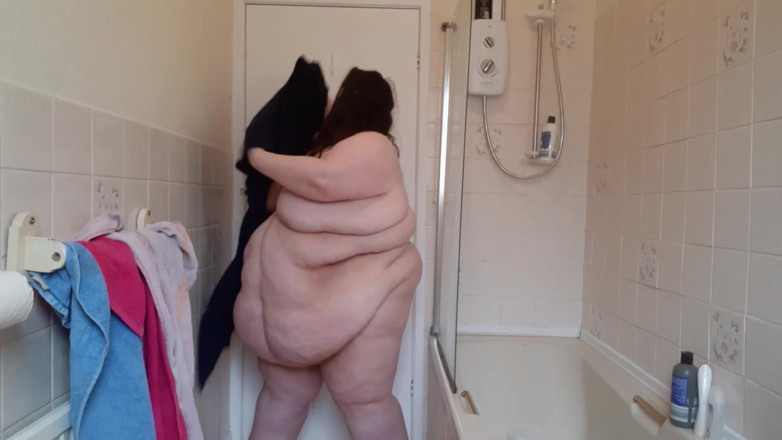 SSBBWLadyBrads: BBW SSBBW shows off fat belly with jiggles and shakes