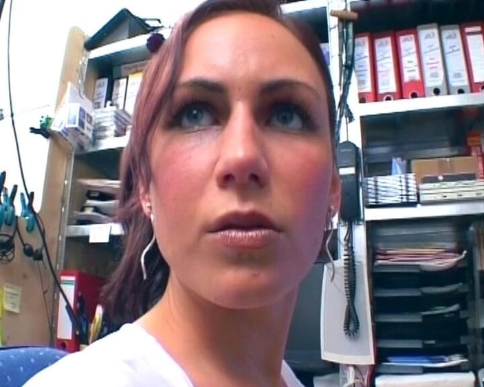 Deutsche Damen: Người phụ nữ mông béo từ Đức bú và cưỡi một...