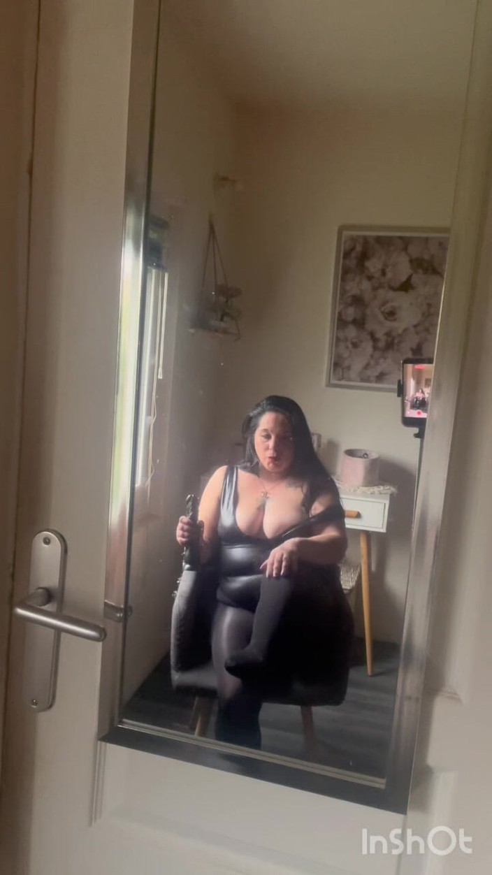 Maitresse Clara: JOI în fața reflexiei tale în oglindă