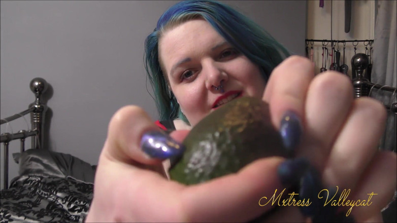 Mxtress Valleycat: Blue cat eye nails tear avacado