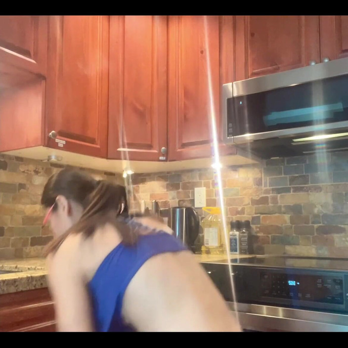 sweethanajapanese: キッチンセクシーを掃除します