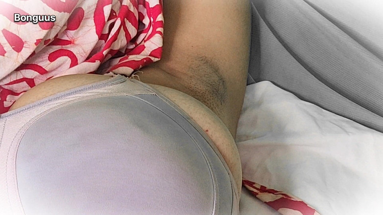 Riya Bonguus: Riya Bhabhi podvádí svého manžela šuká se svou kamarádkou