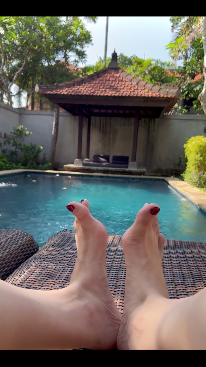 Aerie Rei: Selamat pagi. Berikut adalah salah satu terutamanya untuk peminat kaki