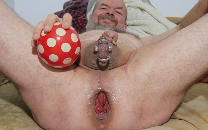 Qualzucht: 聖霊降臨祭の月曜日にハードアナルトレーニング!