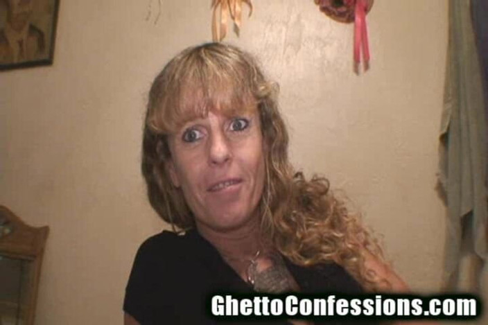 Ghetto Confessions: BJいやらしいママ輪姦ゲットーホーメキシコ人を喜ばせるストリートウォーカー